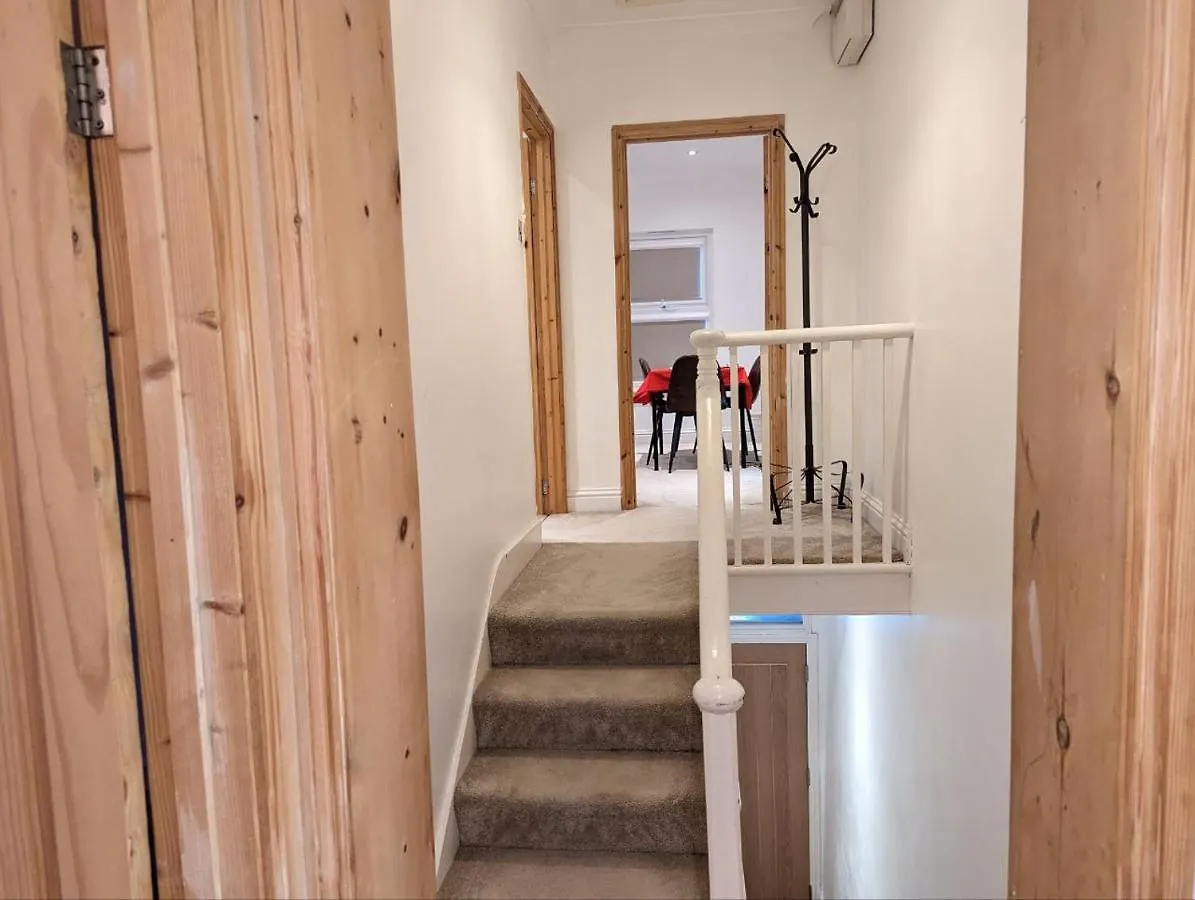 Apartment Fully-Equipped Flat In The City Of London.