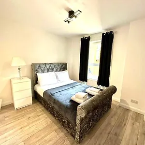  Apartment 3 Bedroom Riverview Flat Canary Wharf Free Parking