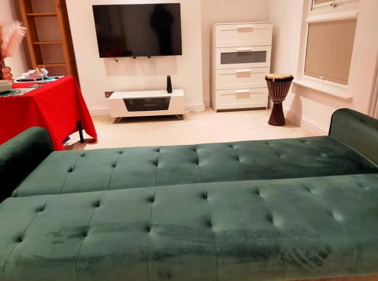 Fully-Equipped Flat In The City Of London.