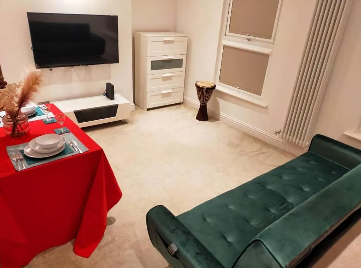Fully-Equipped Flat In The City Of London. Apartment