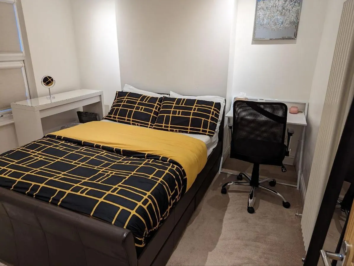 Apartment Fully-Equipped Flat In The City Of London. United Kingdom