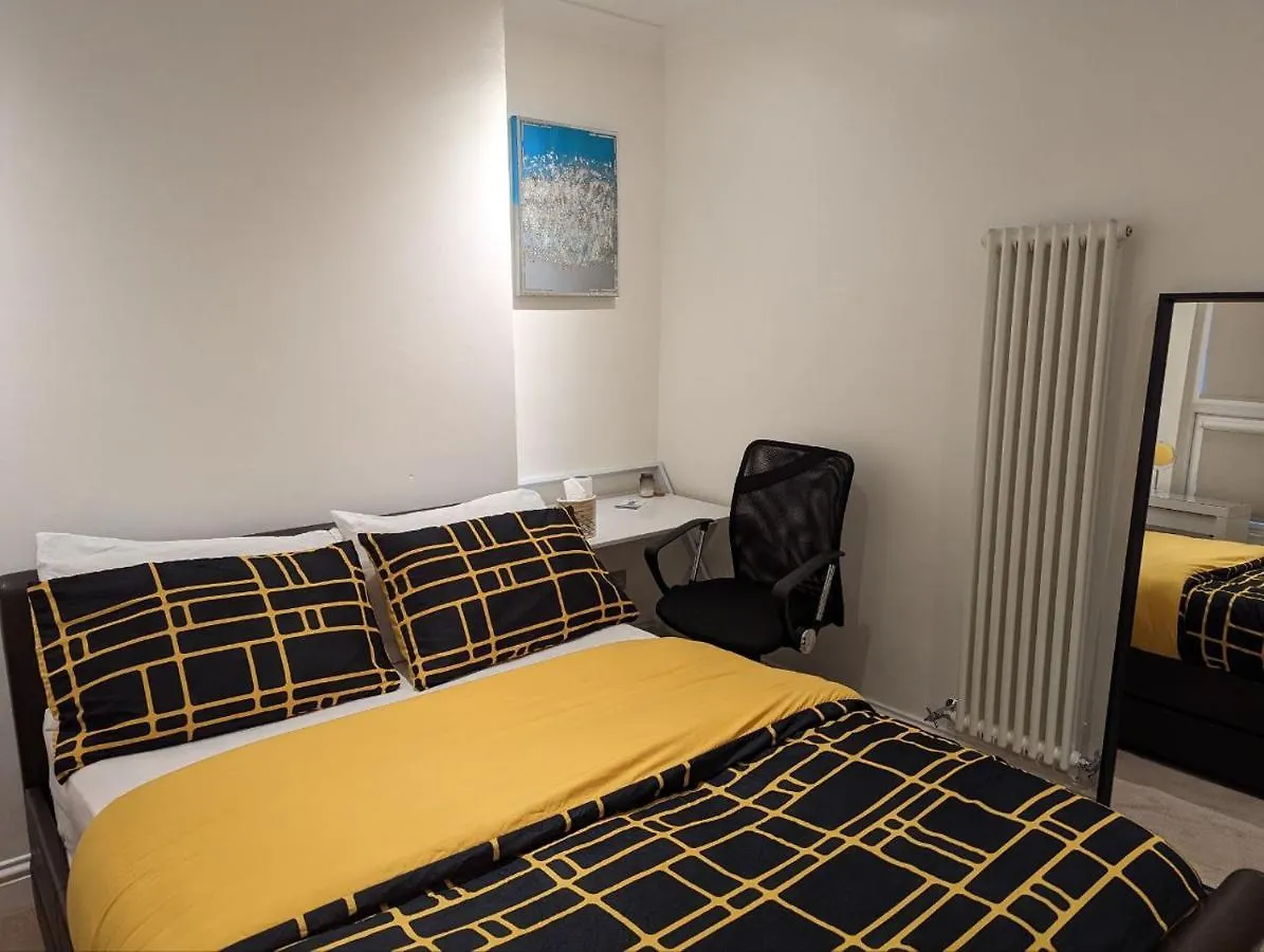 Apartment Fully-Equipped Flat In The City Of London. United Kingdom