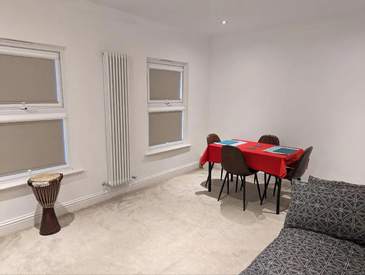 Apartment Fully-Equipped Flat In The City Of London.