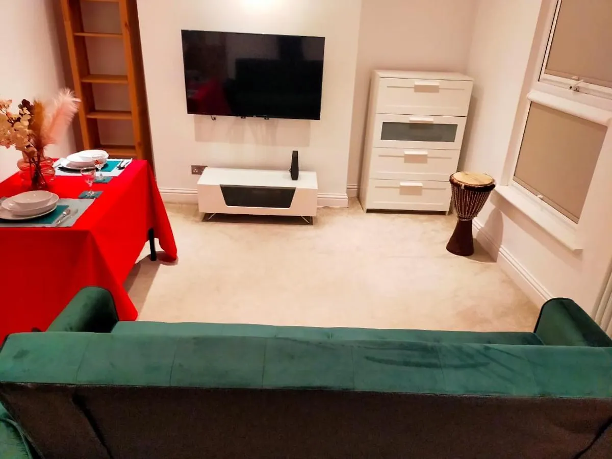 아파트 Fully-Equipped Flat In The City Of London.