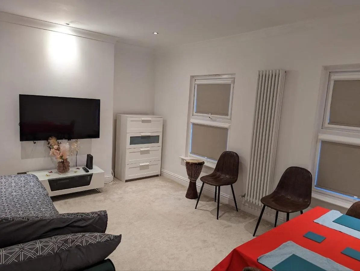 Fully-Equipped Flat In The City Of London.